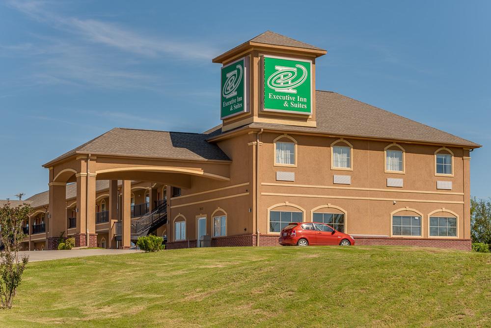 Executive Inn & Suites Cushing 外观 照片