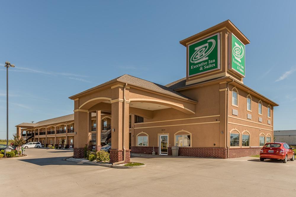 Executive Inn & Suites Cushing 外观 照片