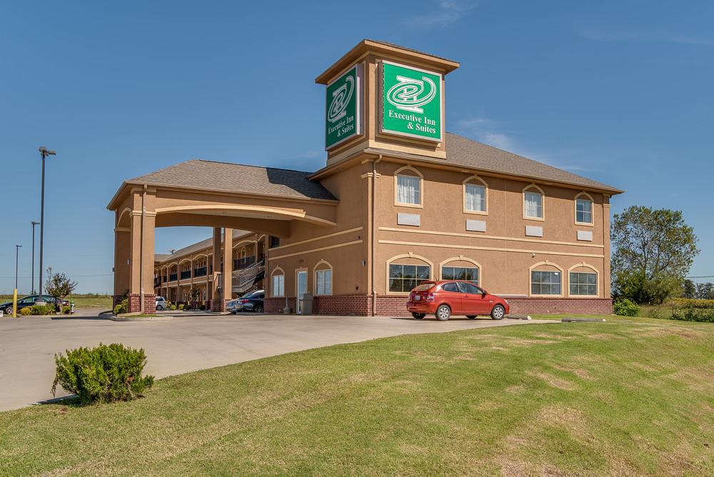 Executive Inn & Suites Cushing 外观 照片