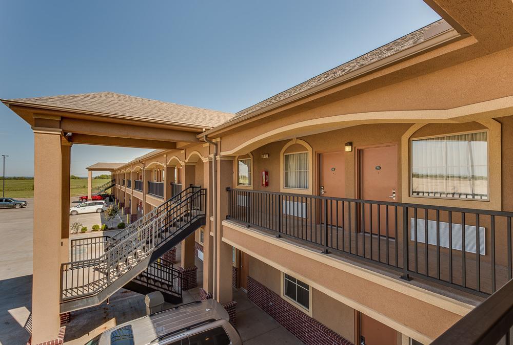 Executive Inn & Suites Cushing 外观 照片