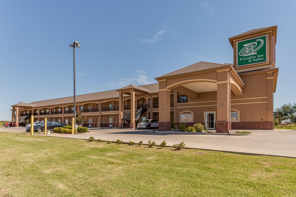 Executive Inn & Suites Cushing 外观 照片