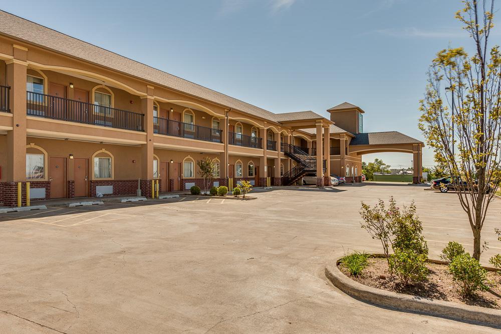 Executive Inn & Suites Cushing 外观 照片